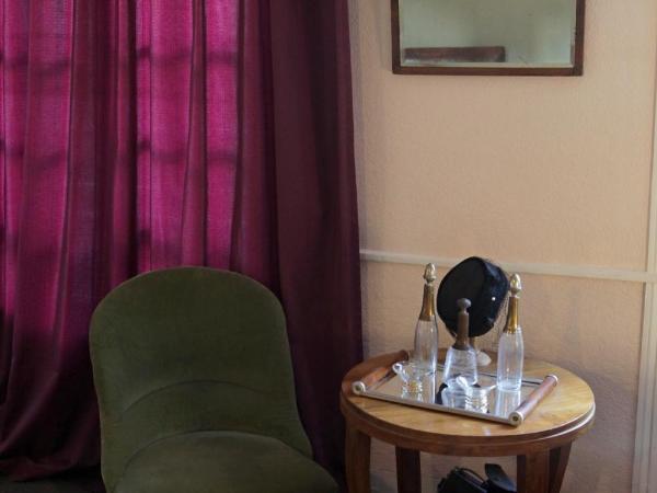 Hotel Auberge des Remparts : photo 2 de la chambre chambre lit king-size standard