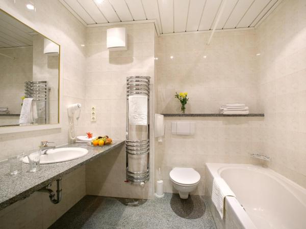 Hotel Konvice : photo 2 de la chambre chambre triple avec balcon