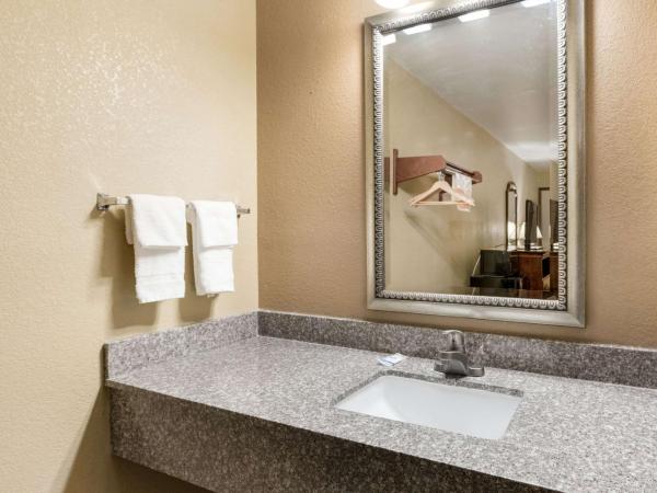 Rodeway Inn : photo 4 de la chambre chambre double standard avec 2 lits doubles - fumeurs