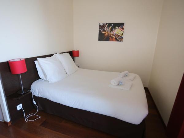 O'Sullivans Bar and Hotel : photo 9 de la chambre chambre double avec terrasse - vue sur mer