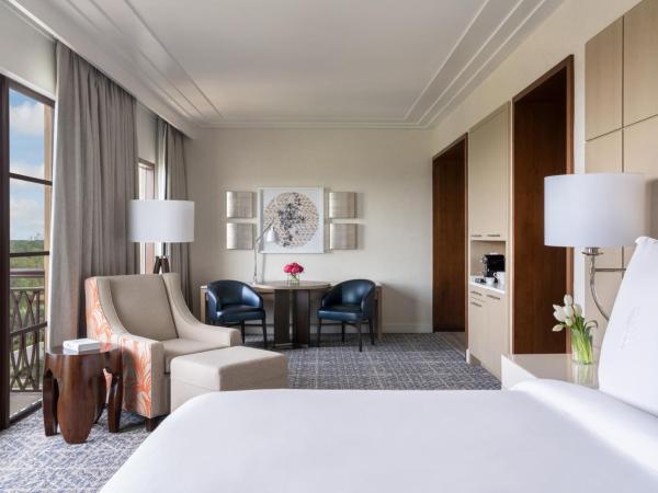 Four Seasons Resort Orlando at Walt Disney World Resort : photo 1 de la chambre golden oak view king - construction view