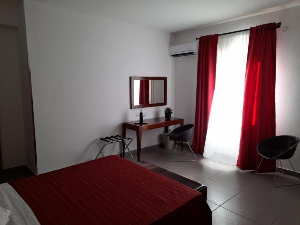 Siracusa breakfast & rooms : photo 1 de la chambre chambre triple avec salle de bains privative