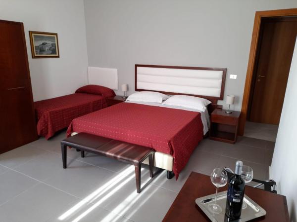 Siracusa breakfast & rooms : photo 4 de la chambre chambre triple avec salle de bains privative