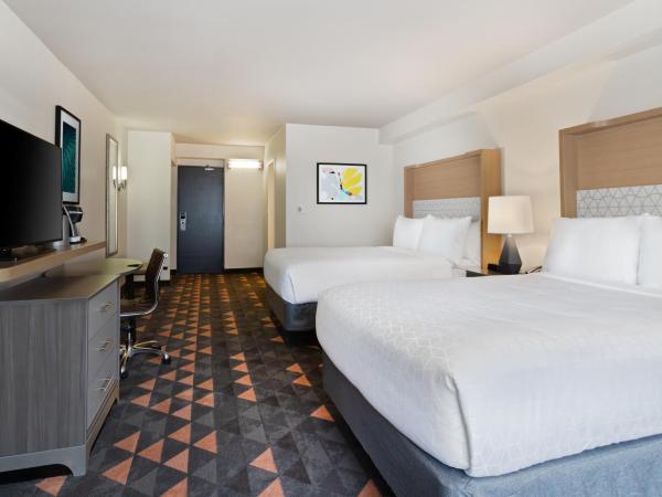 Holiday Inn & Suites Across From Universal Orlando, an IHG Hotel : photo 2 de la chambre chambre double premium avec 2 lits doubles