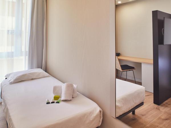 Silken Reino de Aragón : photo 5 de la chambre chambre double ou lits jumeaux confort avec lit d'appoint