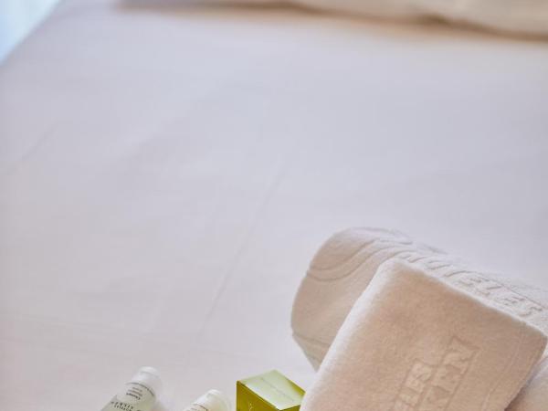 Silken Reino de Aragón : photo 6 de la chambre chambre double ou lits jumeaux confort avec lit d'appoint