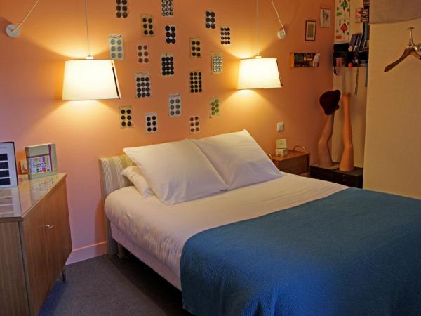 Hotel Auberge des Remparts : photo 1 de la chambre chambre lit king-size standard
