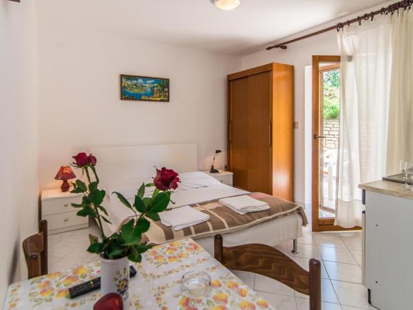 Apartments Pino Rabac : photo 4 de la chambre appartement