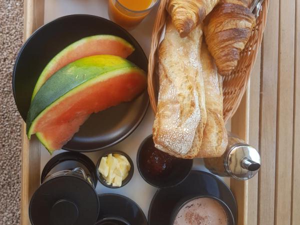 les terrasses d'arutoli : photo 4 de la chambre chambre double - vue sur jardin