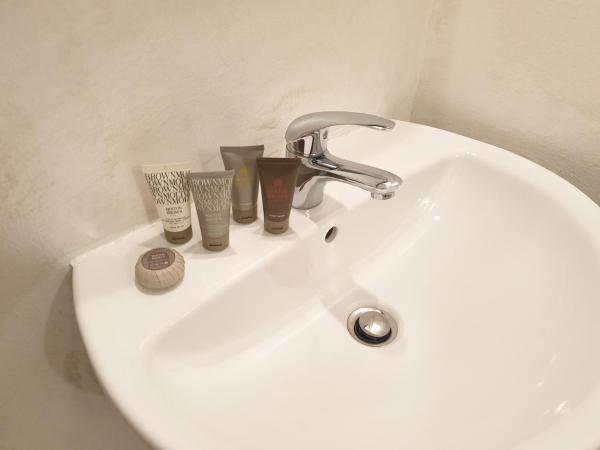 Bergamo City - Self Check-in : photo 7 de la chambre chambre lit queen-size deluxe