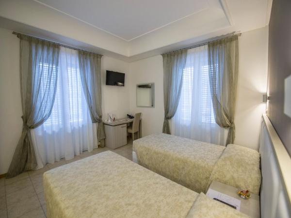 Artemisia Palace Hotel : photo 9 de la chambre chambre double ou lits jumeaux avec balcon