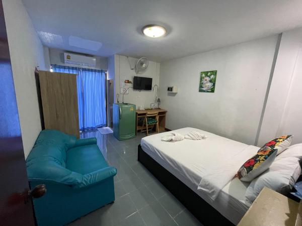 Jenny Hostel HuaHin : photo 3 de la chambre chambre double avec salle de bains privative