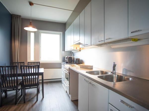 Hotel Golden Circle Suites : photo 9 de la chambre suite familiale de luxe avec balcon