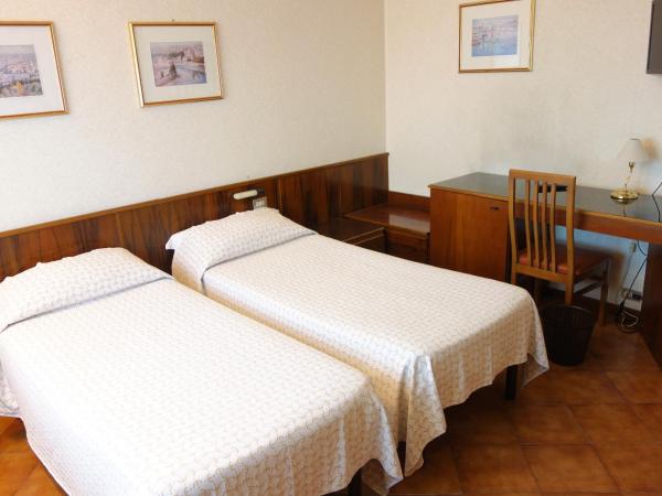 Euromotel Croce Bianca : photo 6 de la chambre chambre familiale (2 adultes et 2 enfants)