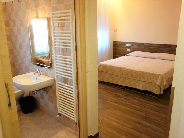 Euromotel Croce Bianca : photo 2 de la chambre chambre triple - accessible aux personnes à mobilité réduite