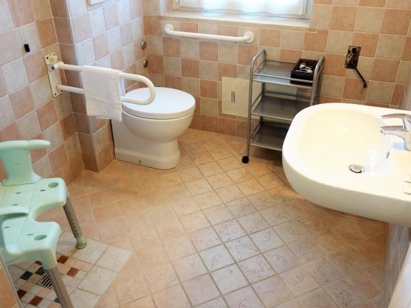 Euromotel Croce Bianca : photo 9 de la chambre chambre triple - accessible aux personnes à mobilité réduite