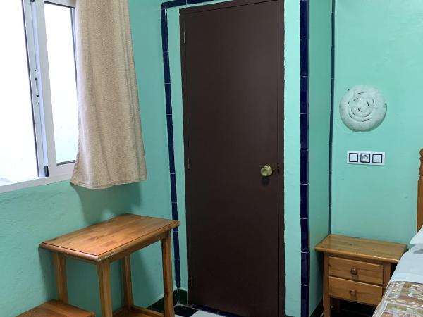 Pensión Lisdos : photo 10 de la chambre chambre simple avec salle de bains commune