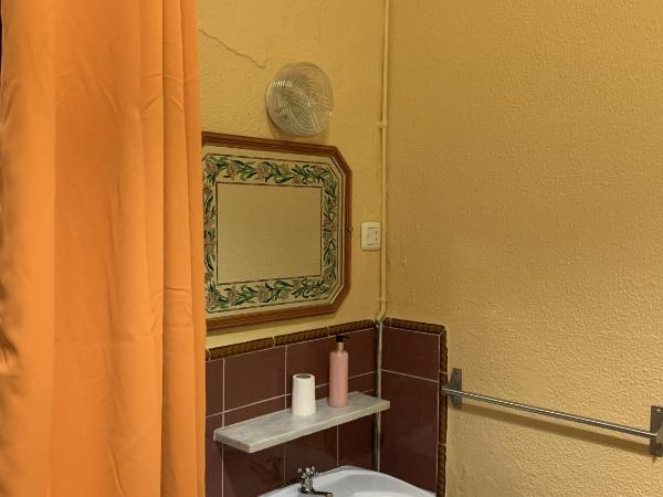 Pensión Lisdos : photo 7 de la chambre chambre simple avec salle de bains commune