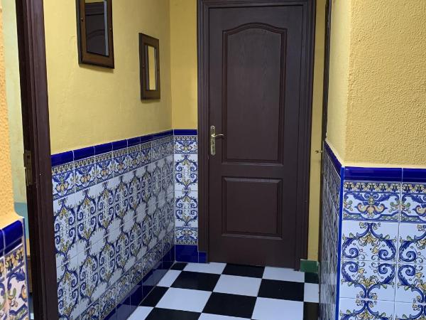 Pensión Lisdos : photo 3 de la chambre chambre simple avec salle de bains commune