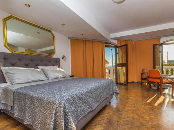 Rubin Kitchen&Wine Rooms : photo 10 de la chambre chambre lit king-size avec balcon