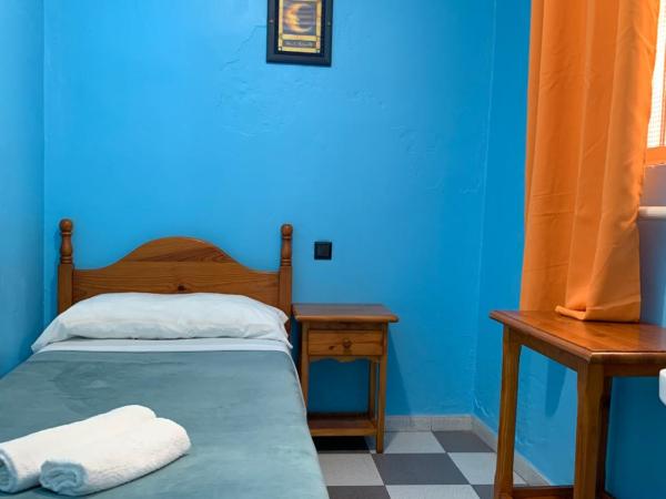 Pensión Lisdos : photo 4 de la chambre chambre simple avec salle de bains commune