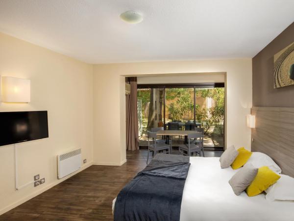 SOWELL Family Les Amandiers : photo 1 de la chambre chambre double avec terrasse