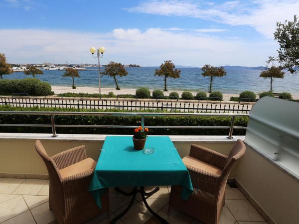 Villa Ivana B&B : photo 1 de la chambre appartement 1 chambre avec balcon et vue sur mer