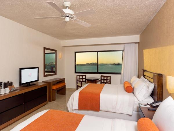 Flamingo Cancun All Inclusive : photo 4 de la chambre chambre deluxe - vue sur lagon