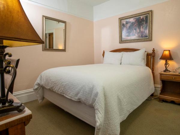Hayes Valley Inn : photo 4 de la chambre chambre lit queen-size avec salle de bains commune 