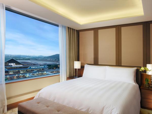 LOTTE City Hotel Gimpo Airport : photo 1 de la chambre suite double supérieure - vue sur aéroport