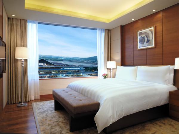 LOTTE City Hotel Gimpo Airport : photo 2 de la chambre suite double premier - vue sur aéroport