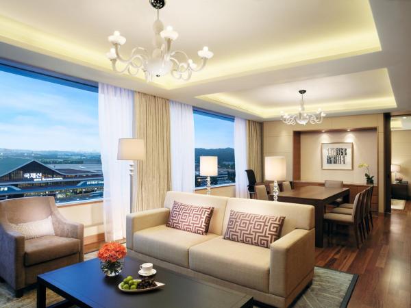 LOTTE City Hotel Gimpo Airport : photo 3 de la chambre suite double premier - vue sur aéroport