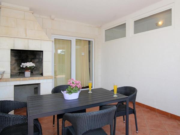Villa Antea Apartments : photo 10 de la chambre appartement 2 chambres de luxe avec terrasse