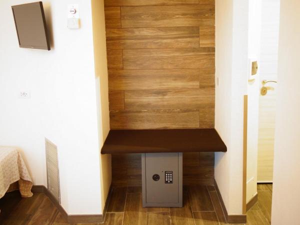 Euromotel Croce Bianca : photo 8 de la chambre chambre triple - accessible aux personnes à mobilité réduite