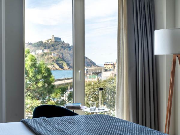 Lasala Plaza Hotel : photo 4 de la chambre chambre double - vue sur port