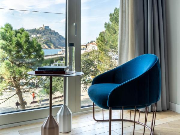 Lasala Plaza Hotel : photo 2 de la chambre chambre double - vue sur port