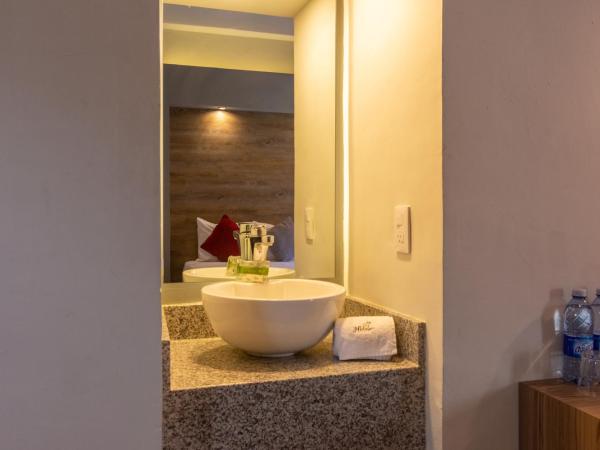 Hotel Hidalgo : photo 6 de la chambre chambre lit king-size avec balcon