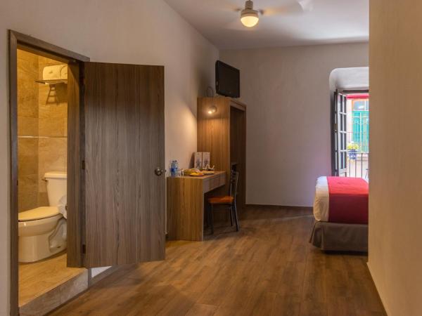 Hotel Hidalgo : photo 4 de la chambre chambre lit king-size avec balcon