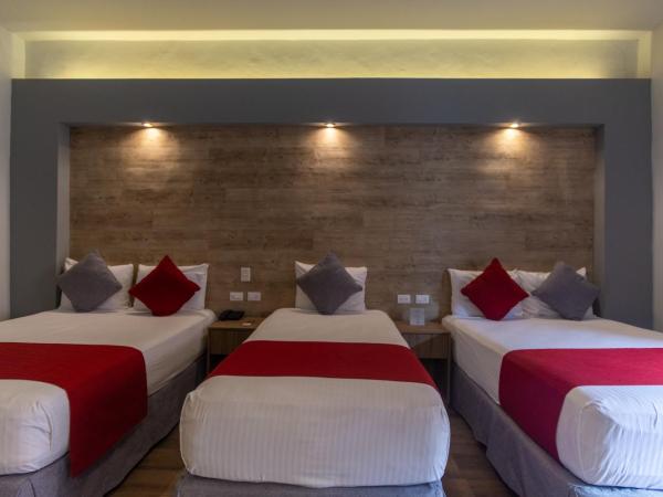 Hotel Hidalgo : photo 4 de la chambre chambre triple avec balcon