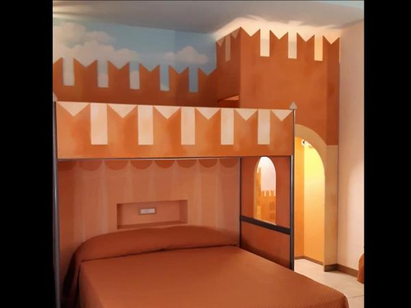 Euromotel Croce Bianca : photo 2 de la chambre chambre au thème familial