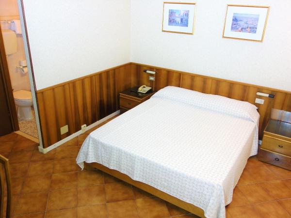 Euromotel Croce Bianca : photo 4 de la chambre 2 chambres communicantes