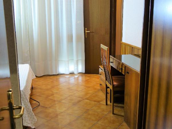 Euromotel Croce Bianca : photo 5 de la chambre 2 chambres communicantes