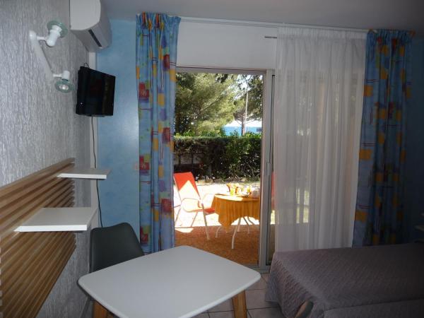 Hôtel les Eucalyptus : photo 9 de la chambre chambre double ou lits jumeaux avec balcon