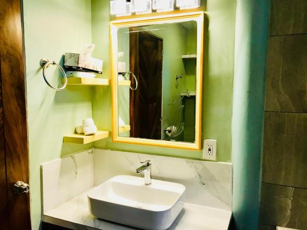 South Shore Villa Armonia Luxury Boutique : photo 4 de la chambre suite avec jacuzzi