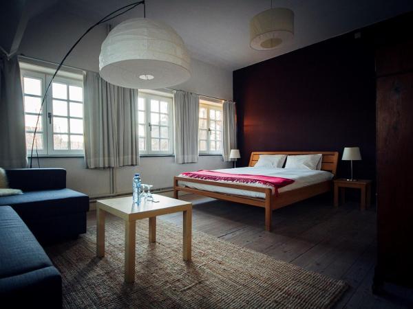 Aubergine : photo 1 de la chambre chambre double avec salle de bains privative