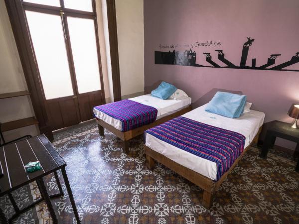 Hostal Santo Domingo : photo 2 de la chambre chambre lits jumeaux