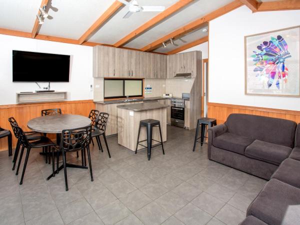 BIG4 Melbourne Holiday Park : photo 4 de la chambre three bedroom deluxe villa unit (8 berth)