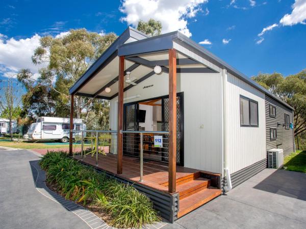 BIG4 Melbourne Holiday Park : photo 2 de la chambre three bedroom deluxe villa unit (8 berth)