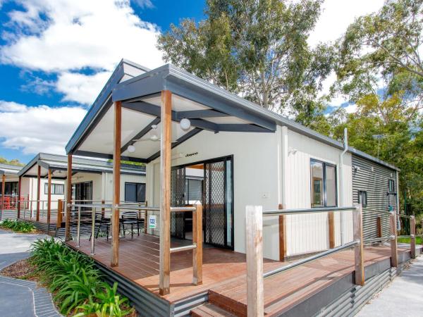 BIG4 Melbourne Holiday Park : photo 1 de la chambre two bedroom accessible family cabin