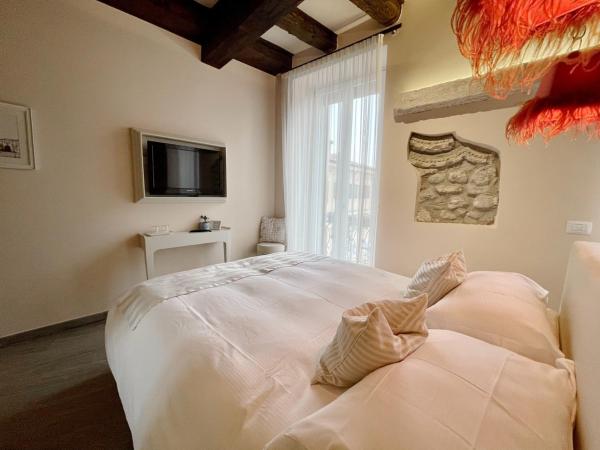 B&B Verona Centro : photo 4 de la chambre chambre double deluxe avec balcon